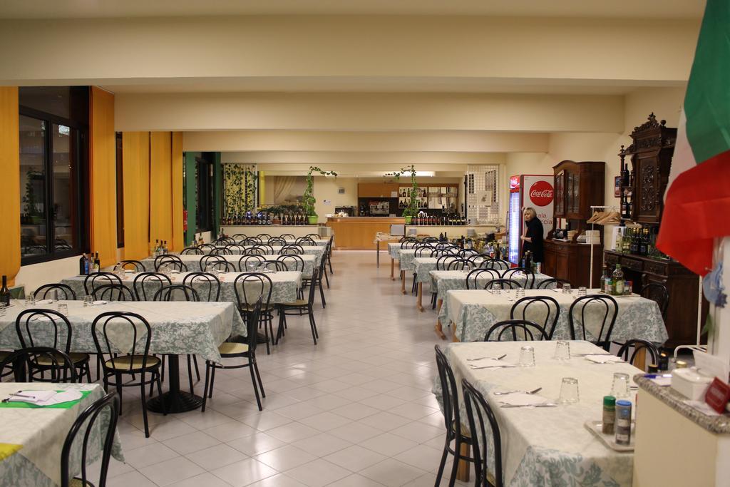 Ospitalita San Tommaso D'Aquino Hotel Bologna Kültér fotó